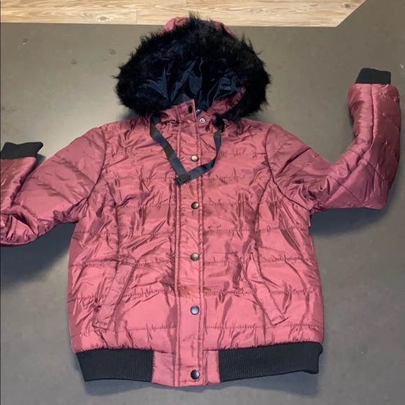 New J2 by JOU JOU Hooded Puffer Jacket in Burgundy - Picture 9 of 11